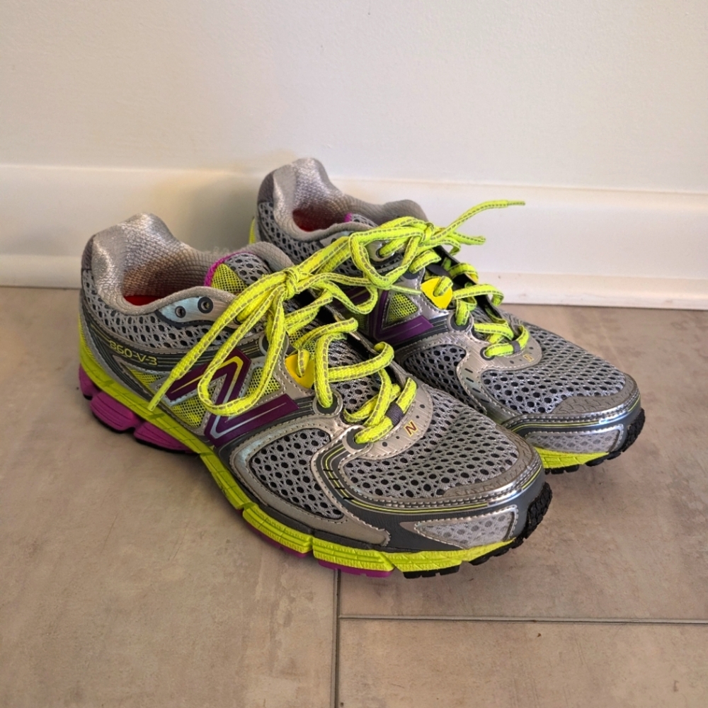 New Balance W860YG3 Size 9.5B